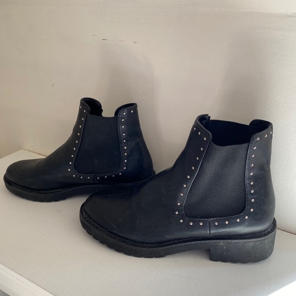 London Rebel chunky flat chelsea boots in black - Picture 4 of 4